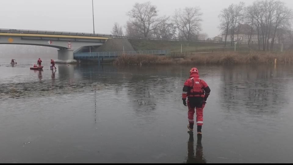 Młody mężczyzna wszedł na zamarzniętą Wisłę. Interweniowało WOPR/fot. Marcin Glapiak/Archiwum