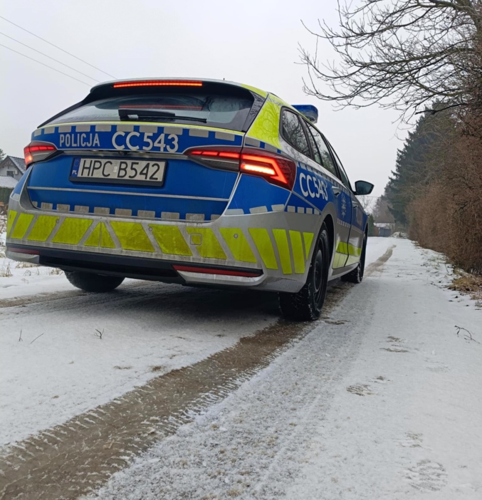 Policja pomogła samotnemu seniorowi, który upadł w swoim domu/fot. KPP Chełmno