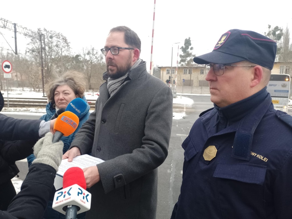 PKP PLK przypominają o zasadach bezpieczeństwa na przejazdach kolejowych. / Fot. Michał Zaręba