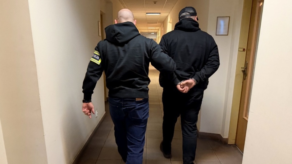 Bydgoscy policjanci zatrzymali 40-letniego mężczyznę. Jest podejrzany m.in. o przestępstwo seksualne na 21-latce/fot. KMP w Bydgoszczy