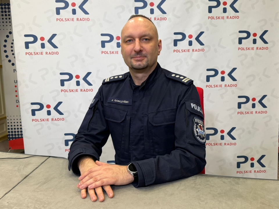 Insp. Jakub Gorczyński w studiu PR PiK. / Fot. Tomasz Kaźmierski