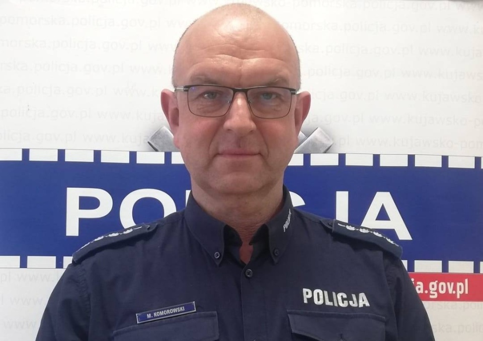 Asp. sztab. Marek Komorowski, policjant z wąbrzeskiej komendy znów zdążył z pomocą ratująć osobę bezdomną/fot. KWP Bydgoszcz/Facebook