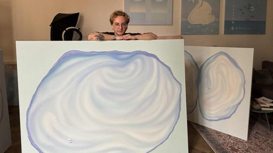 Młody artysta Kornel Leśniak zaprasza na wernisaż do Galerii Miejskiej bwa/fot. Karolina Rybka