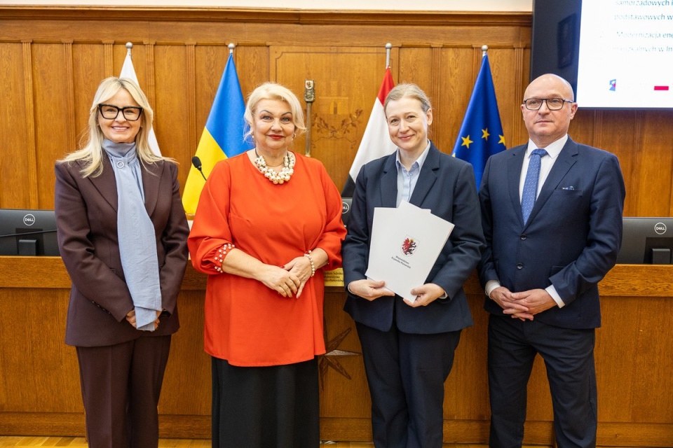 Ceremonia wręczenia umów FEdKP/ fot. Szymon Zdziebło/tarantoga dla UMWKP