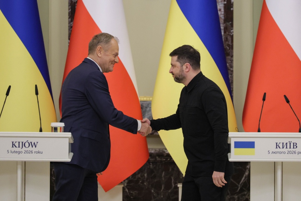 Premier Donald Tusk oraz prezydent Ukrainy Wołodymyr Zełenski podczas konferencji prasowej po spotkaniu w Pałacu Maryjskim w Kijowie. / / Fot. PAP