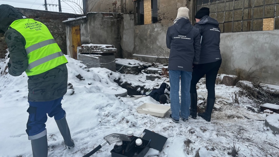 Wiemy, jakie chemikalia wyciekły niedaleko Inowrocławskiej Tężni Solankowej/fot. WIOŚ w Bydgoszczy