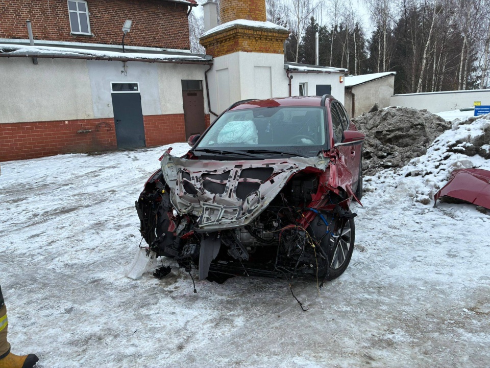 Samochód osobowy zderzył się z pociągiem w Konojadach/fot. OSP KSRG Jabłonowo Pomorskie, Facebook