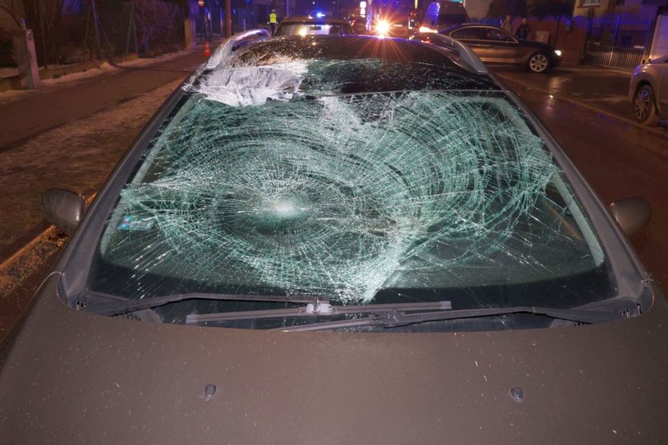 Potrącony w Inowrocławiu pieszy trafił do szpitala, gdzie niestety zmarł na skutek odniesionych obrażeń. / Fot. Materiały policji