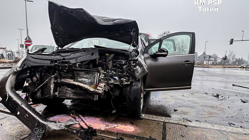 Wypadek na skrzyżowaniu ulic Polna i Ugory w Toruniu/fot. KM PSP Toruń/Facebook