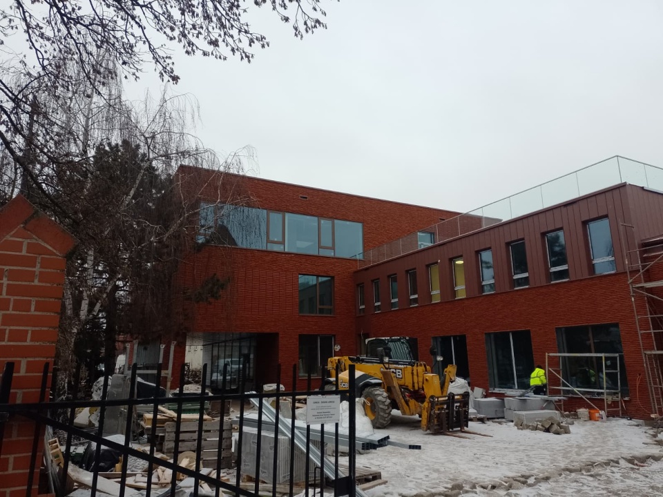 Na obrzeżach Starówki w Toruniu trwa rozbudowa wojewódzkiej komendy/fot. Michał Zaręba