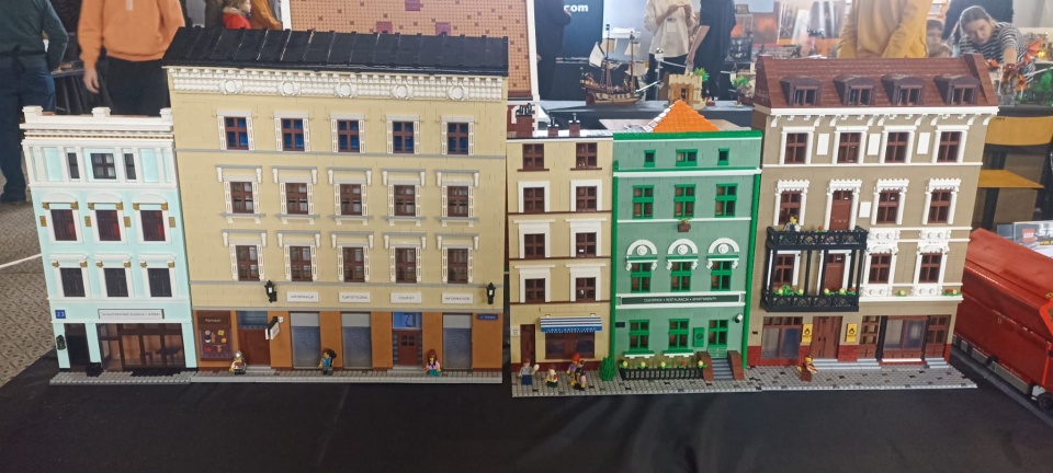 Wystawę w X LO w Toruniu można zobaczyć jeszcze dziś od godziny 10 do 17.