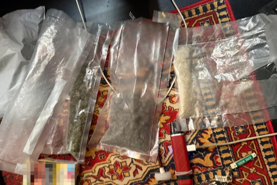 Łącznie funkcjonariusze zabezpieczyli blisko 60 gramów środków odurzających/fot. materiały policji