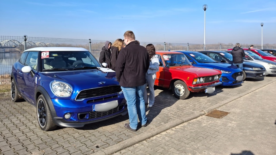 Turystyczny Rajd Samochodowy z okazji Dnia Kobiet w Grudziądzu/fot. Marcin Doliński