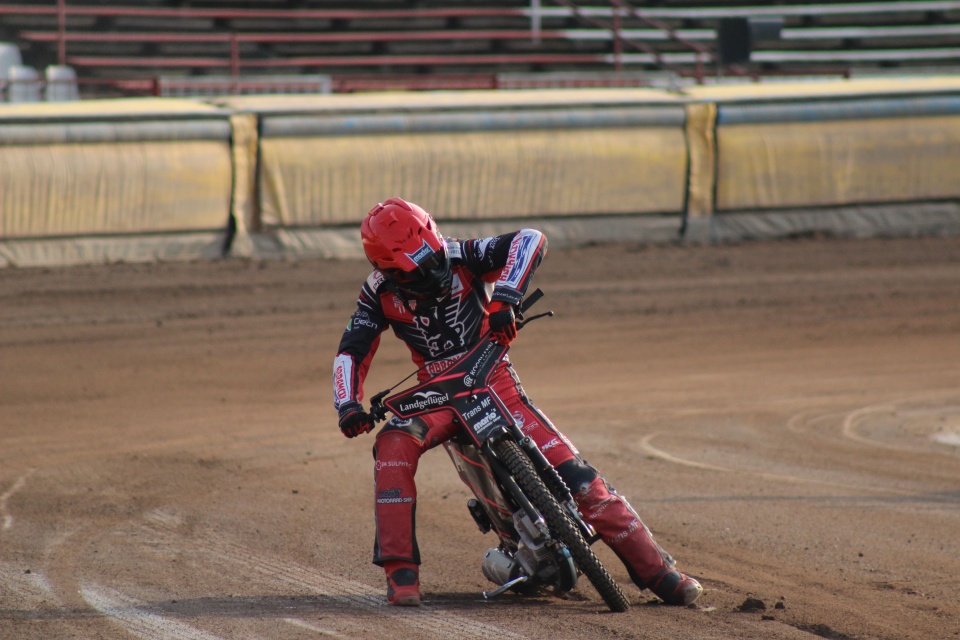 Polonia miała okazję zrobić pierwsze okrążenia na swoim torze/fot. Patryk Głowacki