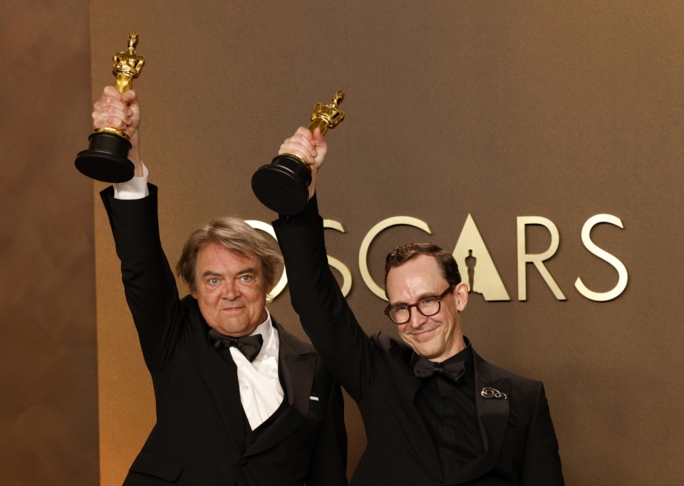 Polsko-kanadyjski reżyser filmowy i twórca animacji Maciek Szczerbowski zdobył Oscara za krótkometrażowy film animowany „Dziewczynka, która płakała perłami". Współreżyserem filmu jest Kanadyjczyk Chris Levis/fot. PAP/EPA/JILL CONNELLY