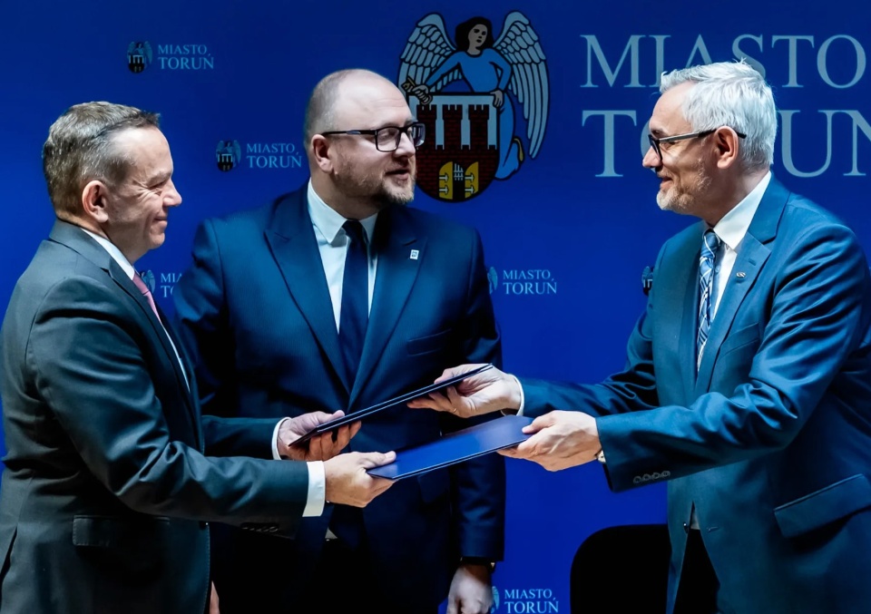 Toruński ratusz podpisał umowę na dostawę ośmiu autobusów hybrydowych dla MZK/Fot. © UMT 2026, autor: Maciej Wasilewski, licencja: CC BY-NC 4.0