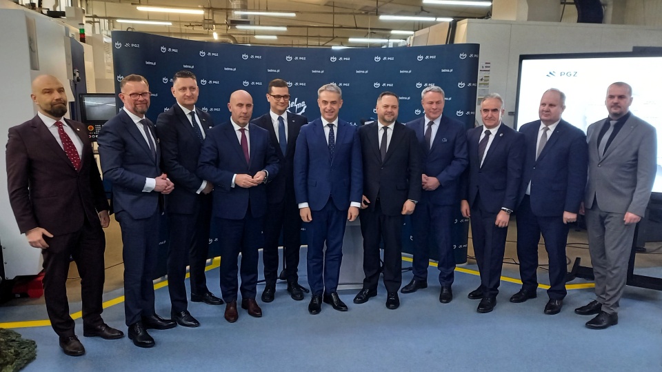 Na zdjęciu m.in. Adam Leszkiewicz (czwarty od lewej), wojewoda Michał Sztybel (piąty od lewej) wicepremier Krzysztof Gawkowski (w środku) i prezydent Bydgoszczy Rafał Bruski (czwarty od prawej)/fot. Tatiana Adonis