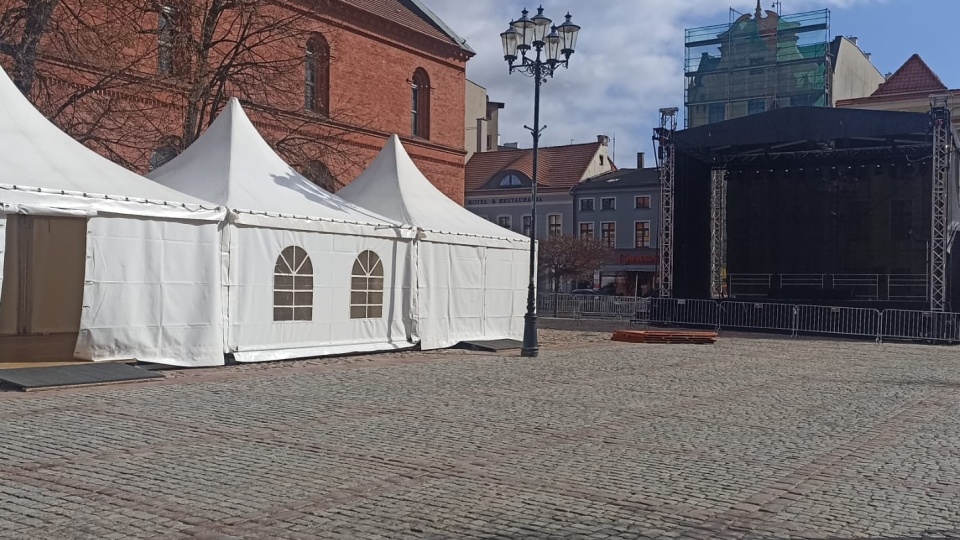 Budowa strefy kibica na Rynku Nowomiejskim w Toruniu/fot. Monika Kaczyńska