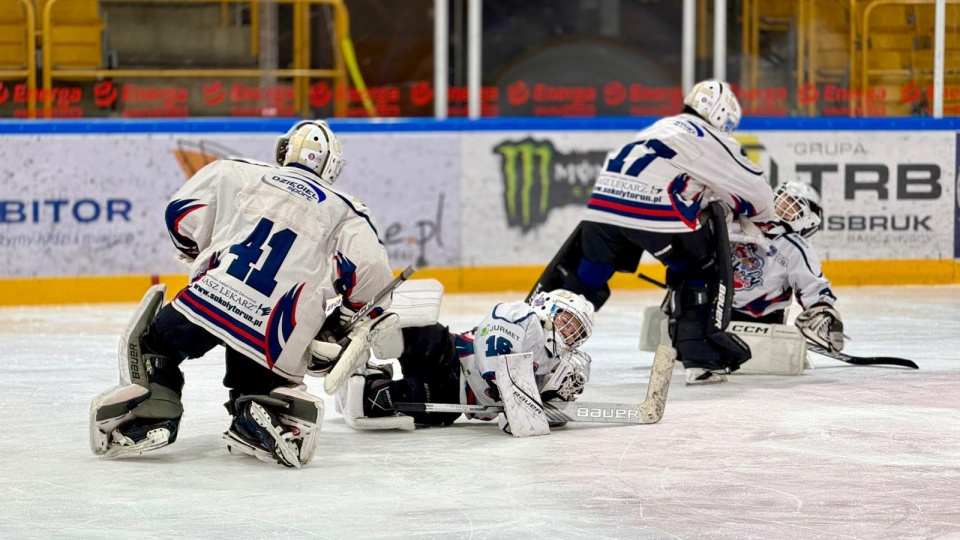 Hokeiści KH Energii Toruń po raz ostatni w tym sezonie spotkali się ze swoimi kibicami na lodowisku Tor-Tor/fot. Izabela Langner