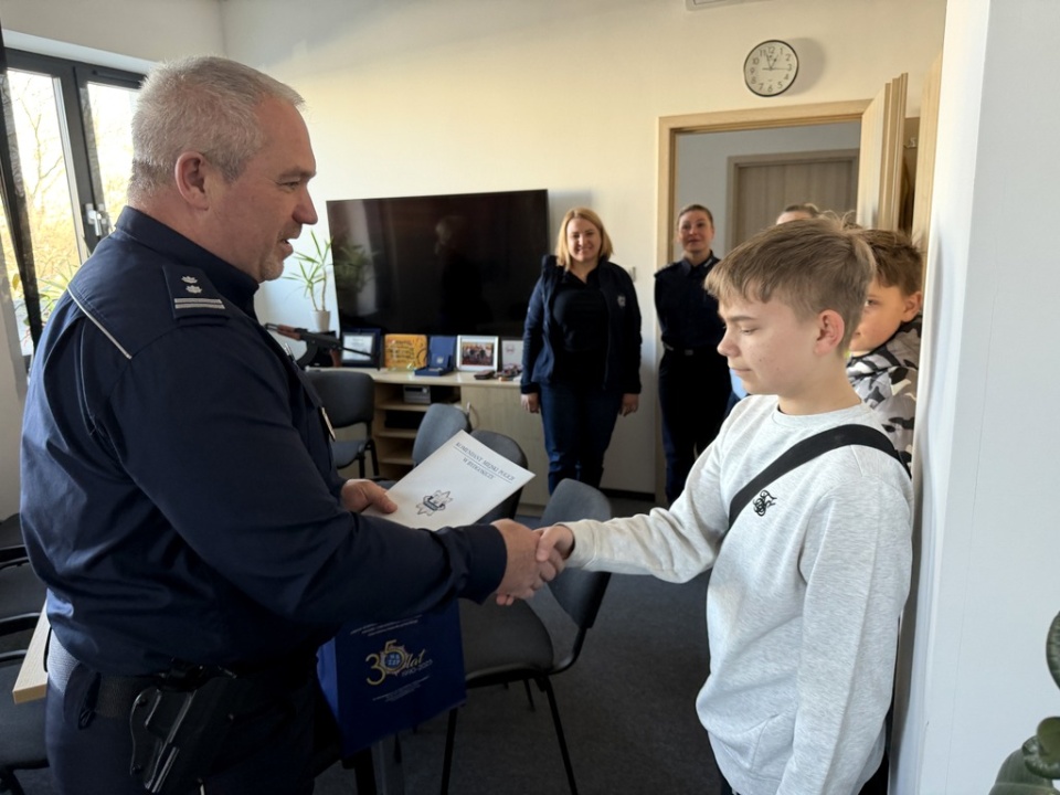 Dwunastolatkowie odnaleźli zagubioną gotówkę i pojawili się w komisariacie, by ją zwrócić/Fot. policja