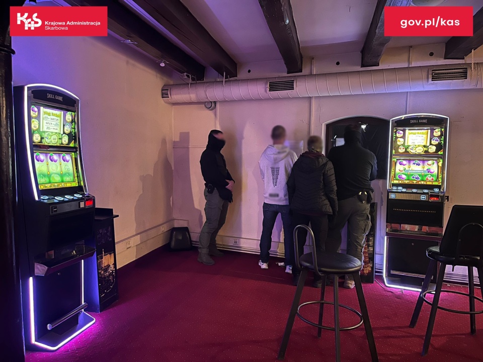 Kujawsko-pomorska Krajowa Administracja Skarbowa (KAS) zlikwidowała dwa punkty, w których organizowane były nielegalne gry hazardowe/fot. K-P KAS