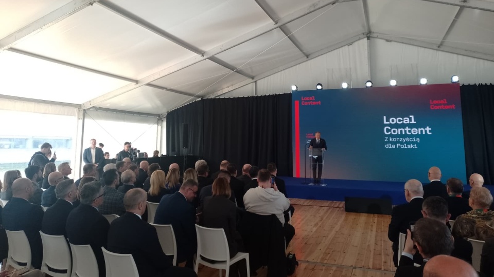 Donald Tusk w podtoruńskim Ostaszewie na inauguracji programu „Local Content z korzyścią dla Polski”/fot. Michał Zaręba