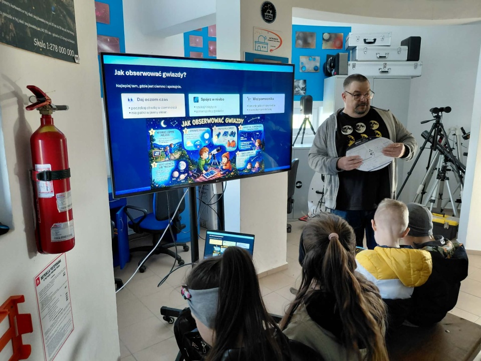 W astrobazie w Dobrzyniu nad Wisłą w zajęciach uczestniczyły dzieci z najmłodszych klas Szkoły Podstawowej w Dyblinie/ Fot. Radosław Jagieła