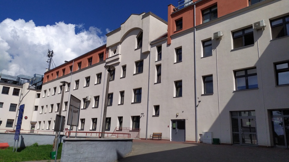 Od najbliższego poniedziałku szpital w Aleksandrowie Kujawskim będzie oflagowany na czarno. / Fot. FB Powiatowy Szpital w Aleksandrowie Kujawskim