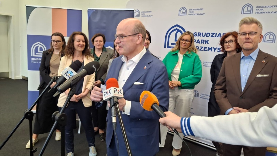 Przy mikrofonie prezydent Grudziądza Maciej Glamowski/fot. Marcin Doliński