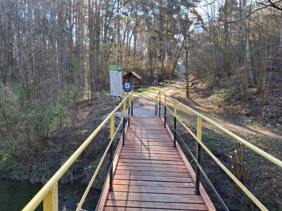 Na Łączkę Papieską można dostać się nie tylko kajakiem. / Fot. Marcin Doliński