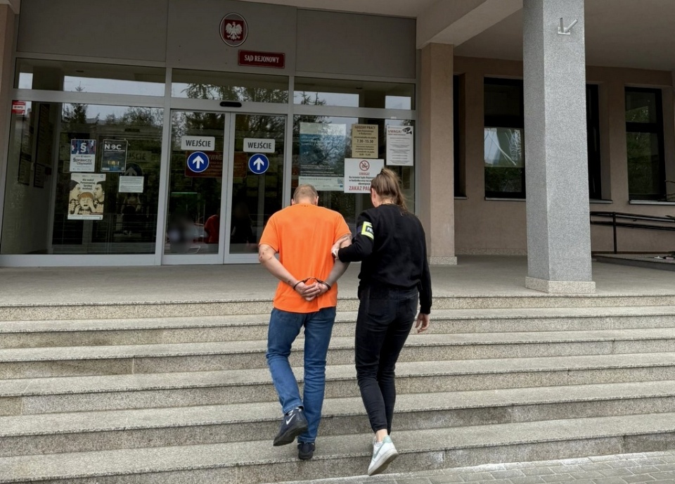 Podczas interwencji 31-latek był agresywny, nic nie robił sobie z poleceń funkcjonariuszy/ Fot. policja