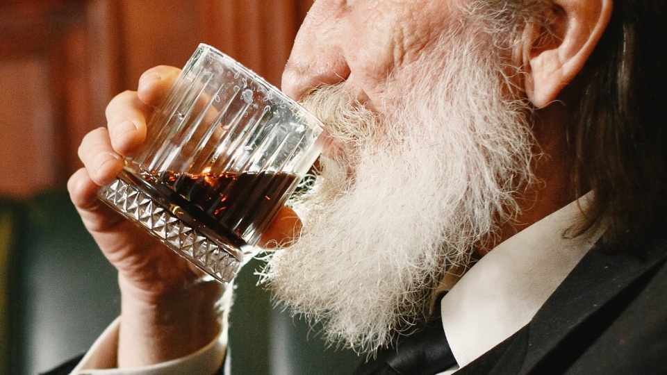 Czy seniorzy mają problem z piciem alkoholu?/fot. Pixabay/ilustracyjna