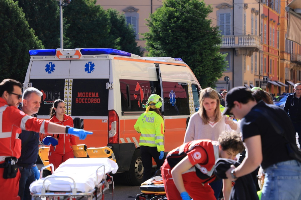 Kierowca staranował przechodniów w Modenie/ot. PAP/EPA/GIORGIA BASSOLI
