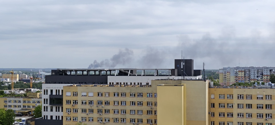 Płonie stodoła w gminie Dąbrowa Chełmińska. Kłęby dymu widać w Bydgoszczy/fot. Adam Droździk
