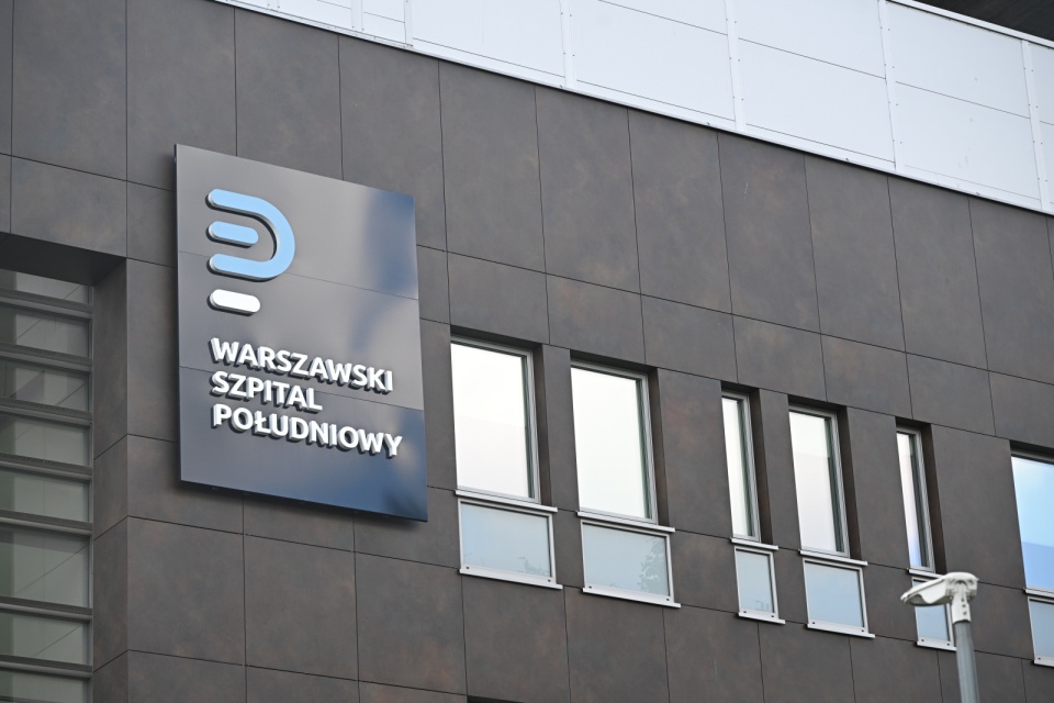 Lekarz - radny warszawskiej dzielnicy Ursus Dawid Kacprzyk pracująy w miejskim Szpitalu Południowym miał w trakcie specjalizacji zarobić w ubiegłym roku 1,6 mln zł/fot. PAP/Radek Pietruszka