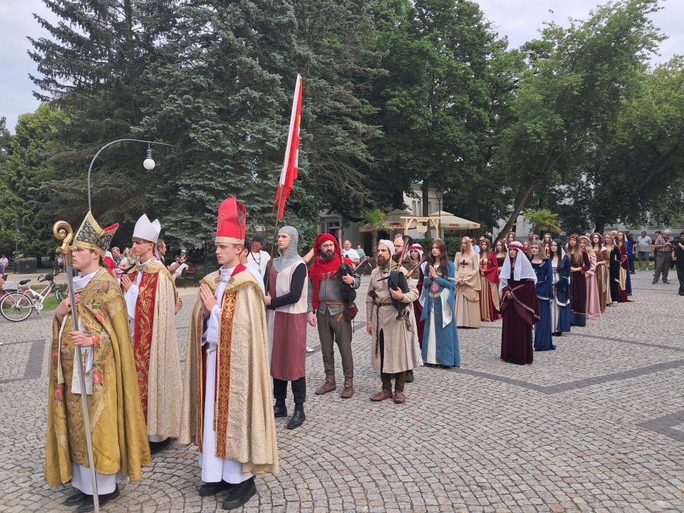 W Parku Solankowym odbyła się inscenizacja koronacji Jadwigi Andegaweńskiej/ Fot. Marcin Glapiak