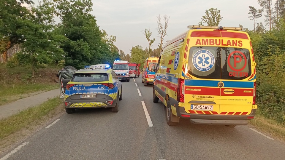 Wypadek w Tleniu w powiecie świeckim. Wśród poszkodowanych są dzieci/fot. OSP Osie/Facebook
