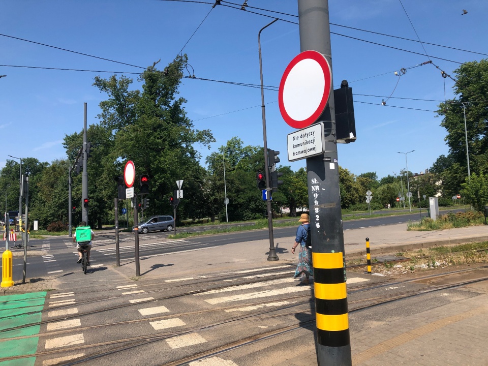 Nowe oznakowanie na skrzyżowaniu ulic Focha i Królowej Jadwigi w Bydgoszczy/ Fot. Jarosław Wieprzycki