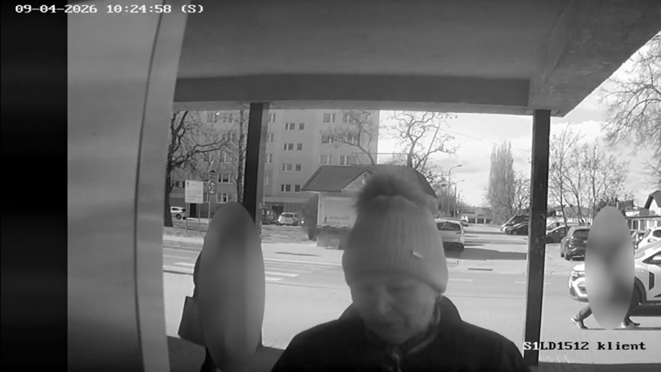 Policjanci z Włocławka proszą o pomoc w ustaleniu tożsamości kobiety widocznej na opublikowanych zdjęciach/fot. KMP we Włocławku