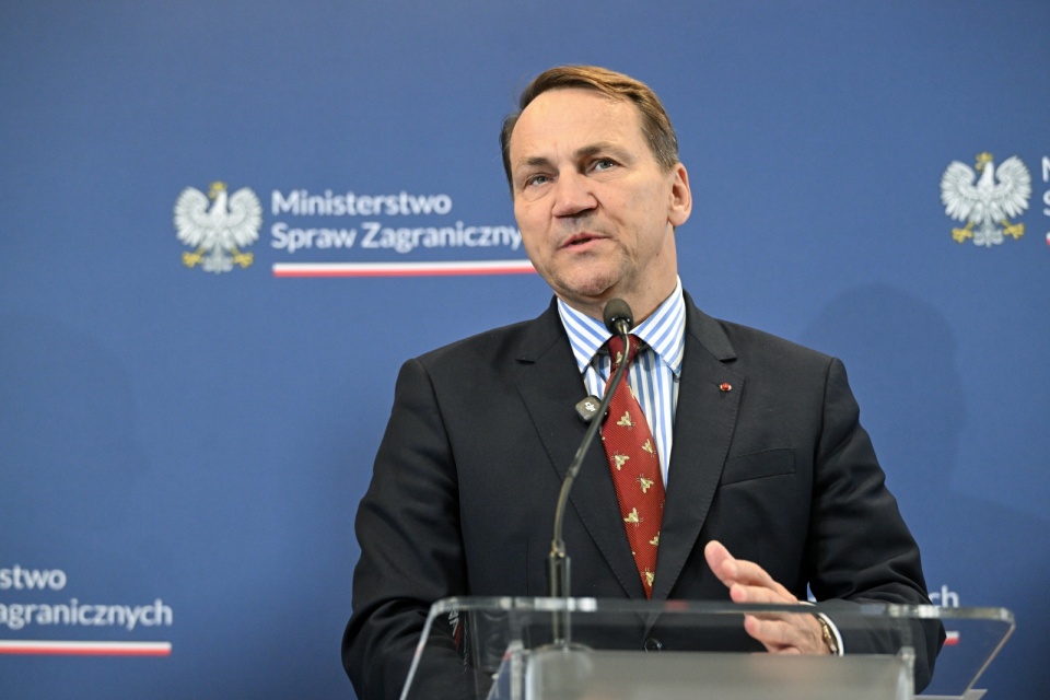 Wicepremier i szef MSZ Radosław Sikorski. / Fot. PAP