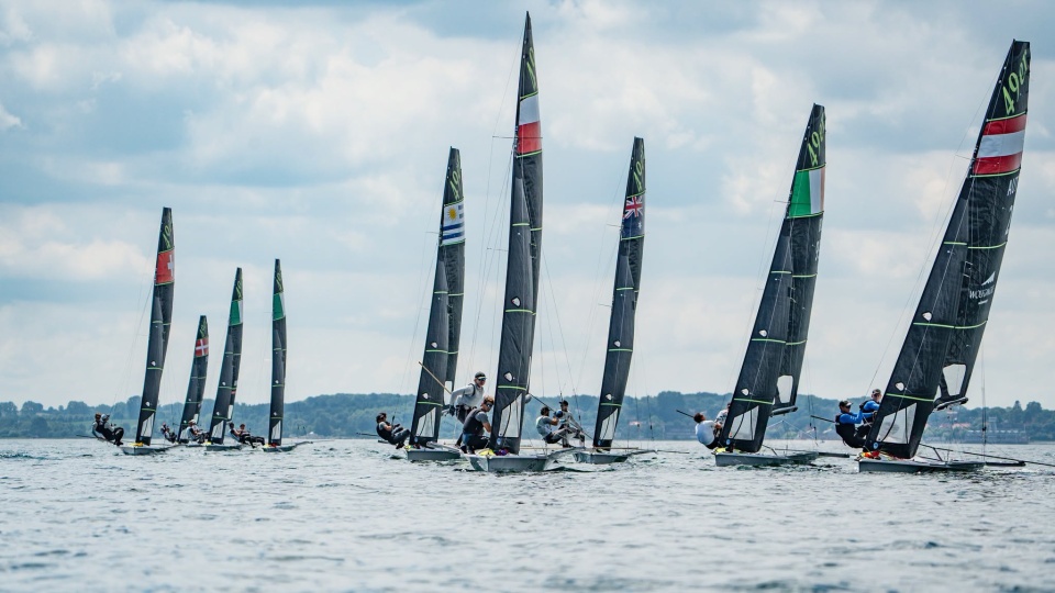 Mikołaj Staniul i Jakub Sztorch zdobyli srebrny medal mistrzostw Europy w klasie 49er/fot. NIMANET/49er Sailing/Bartosz Modelski/Europe Class Poland