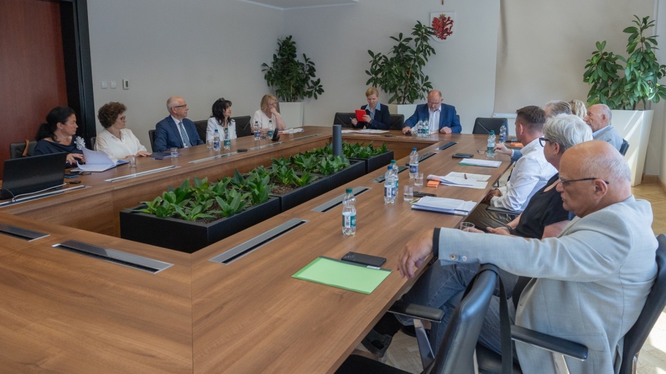 Marszałek Piotr Całbecki spotkał się z dyrektorami wojewódzkich szpitali/fot. Mikołaj Kuras dla UMWKP