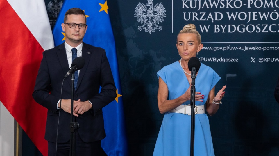 Od lewej: wojewoda Michał Sztybel i profesor Marta Postuła/fot. Kujawsko-Pomorski Urząd Wojewódzki w Bydgoszczy/Facebook