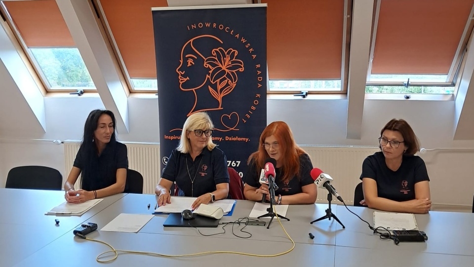 O ławeczkach społecznych mówiły członkinie Inowrocławskiej Rady Kobiet /fot. Marcin Glapiak