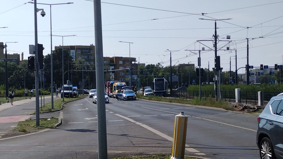 Osobówka i tramwaj zderzyły się na bydgoskich Wyżynach /fot. Marlena Kuczyniecka, nadesłane