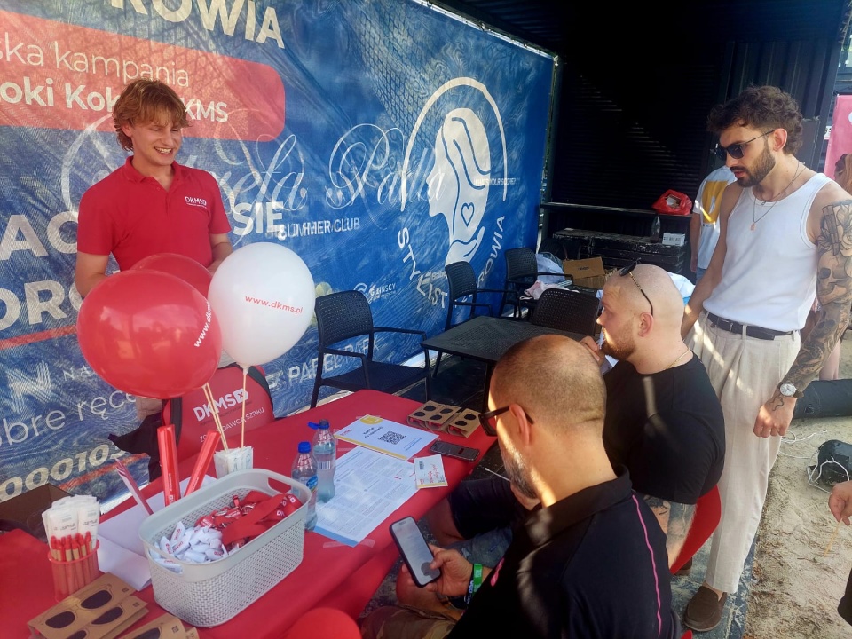 Nastolatkowie z domów dziecka i ośrodków poprawczych brali udział w Campie Fryzjerskim /fot. Dorota Witt