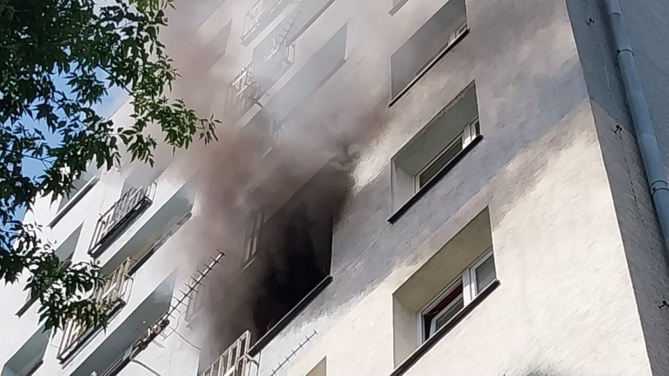 Tragiczny pożar w wieżowcu w centrum Bydgoszczy. Zginęła 75-letnia kobieta [zdjęcia, wideo]