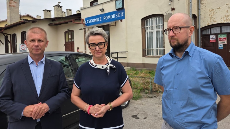 Od lewej: wiceprezes PKP S.A. Dariusz Grajda, posłanka Agnieszka Kłopotek i wójt gminy Jeżewo Maciej Rakowicz/fot. Marcin Doliński