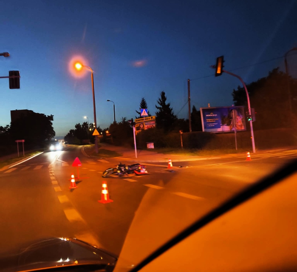 Zderzenie osobówki i motocykla w bydgoskim Fordonie/fot. nadesłane