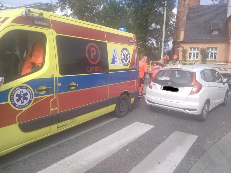 Kierująca osobową Hondą nie ustąpiła pierwszeństwa kobiecie znajdującej się na przejściu dla pieszych/ Fot. OSP Strzelno, Facebook
